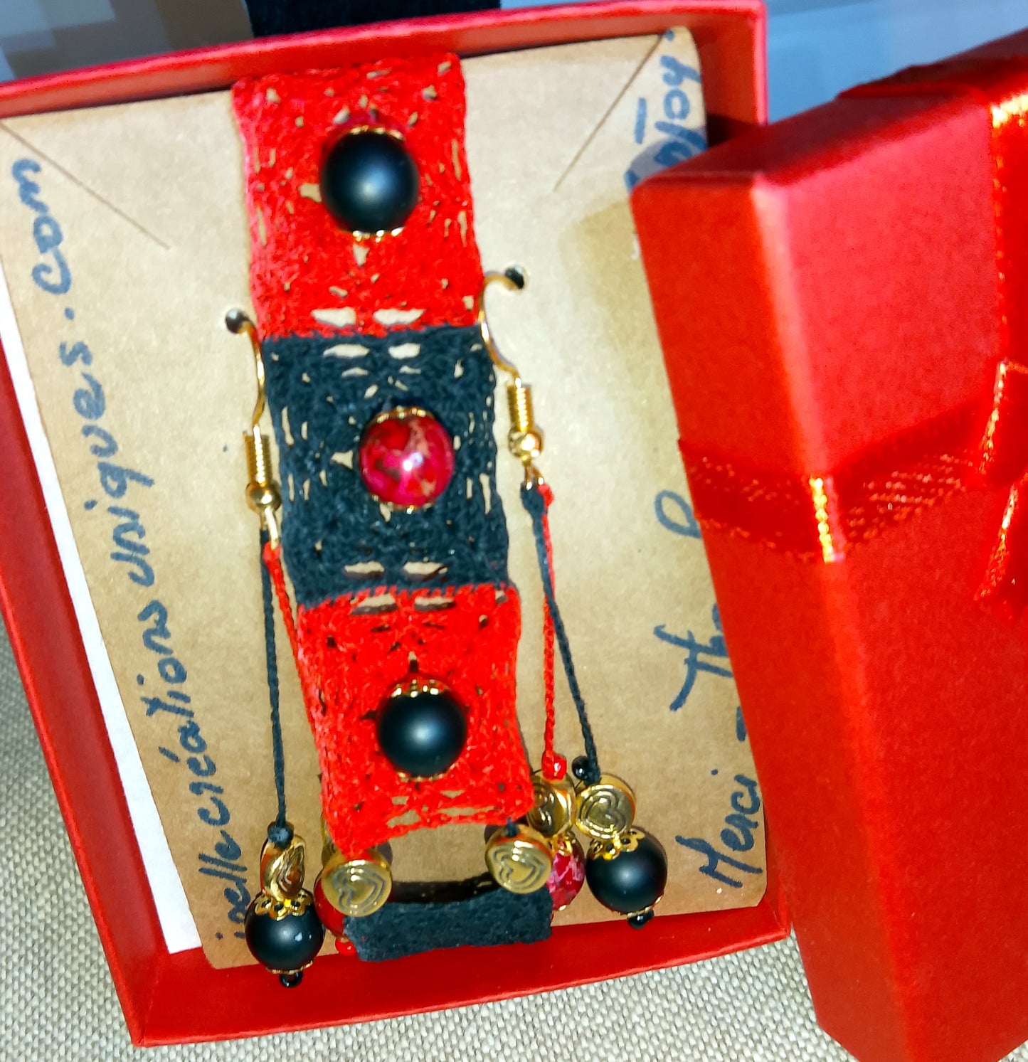 Ensemble bracelet et boucles d'oreilles faits main en France crochet artisanal