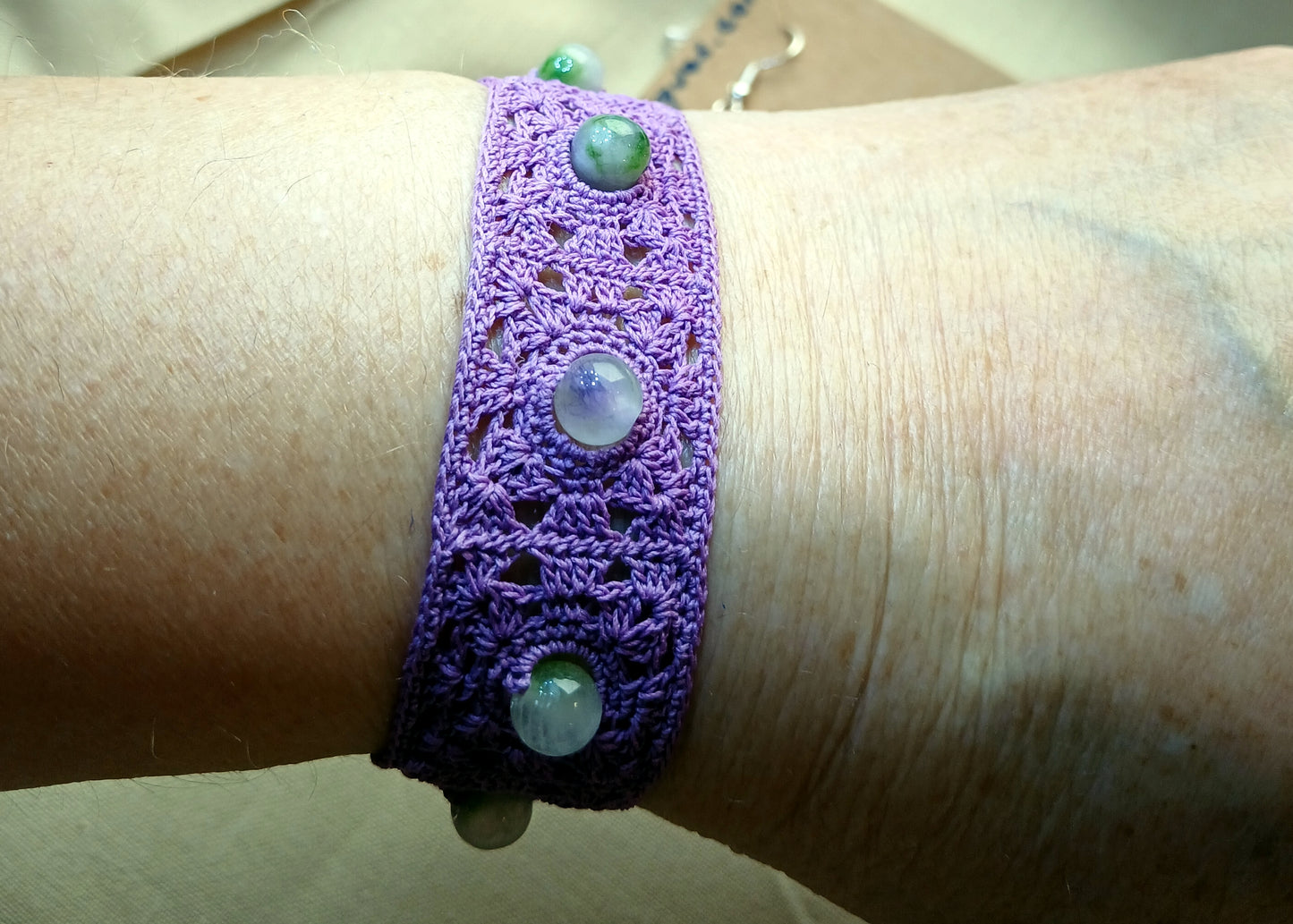 Ensemble Chloé bracelet et boucles d'oreilles violet perles de jaspe violet et vert fait main France crochet artisanal