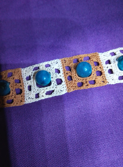 Bracelet Nancy Ann beige et brun perles apatite bleue fait main France crochet artisanal
