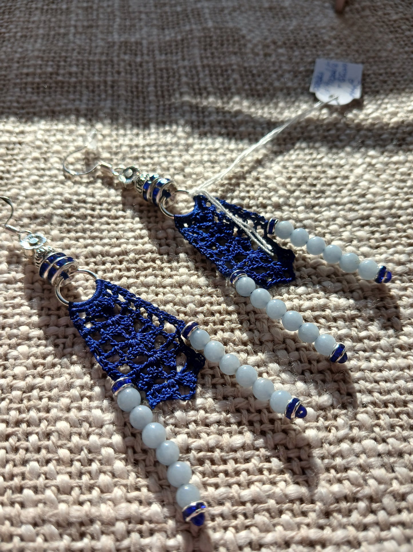 Boucles d'oreilles Crochet Bleu Marine – Perles d'Angélite Bleu Pâle & Strass