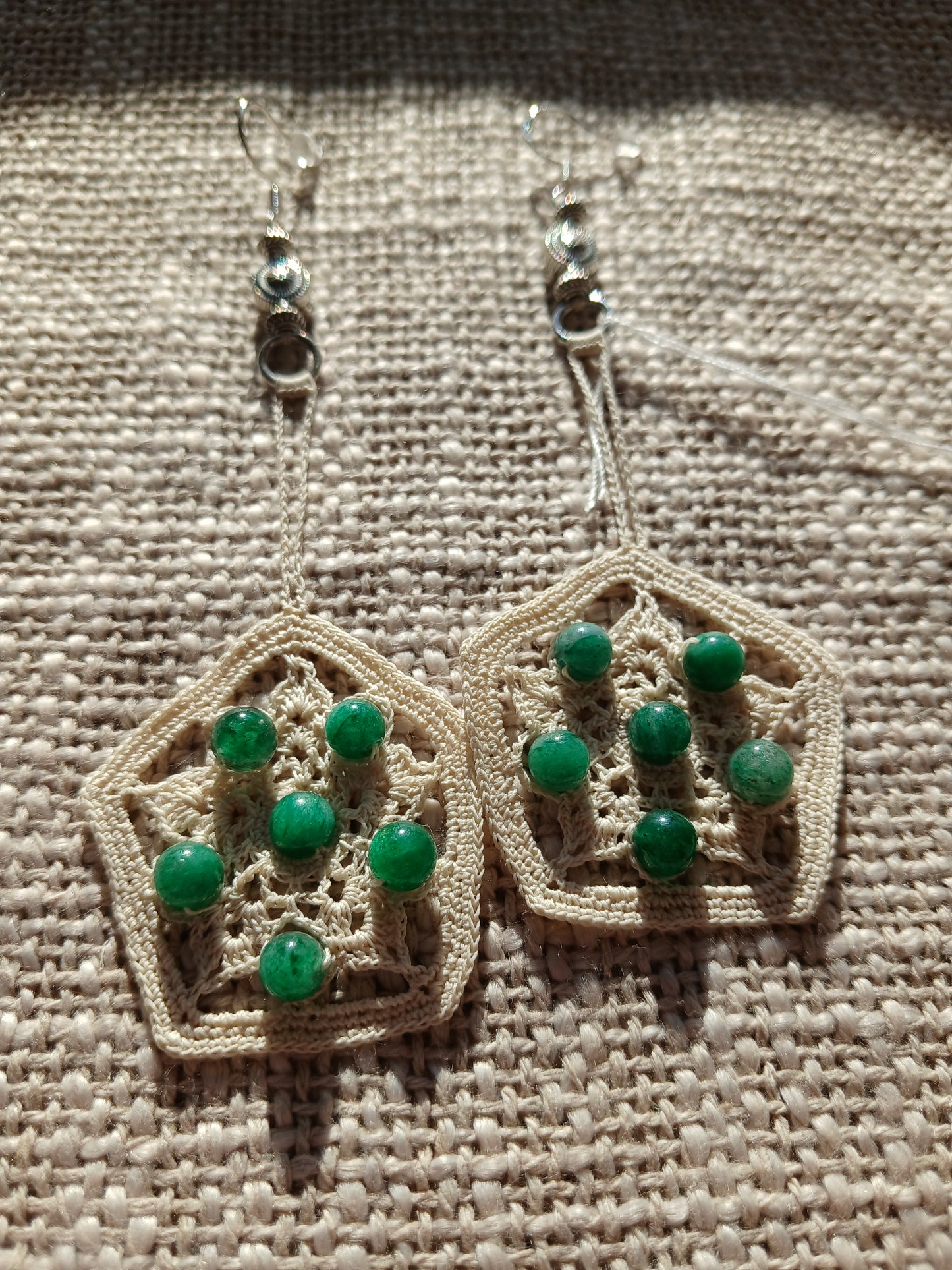 Boucles d'oreilles Crochet Ecru – Perles d'Émeraude & Argent Tibet
