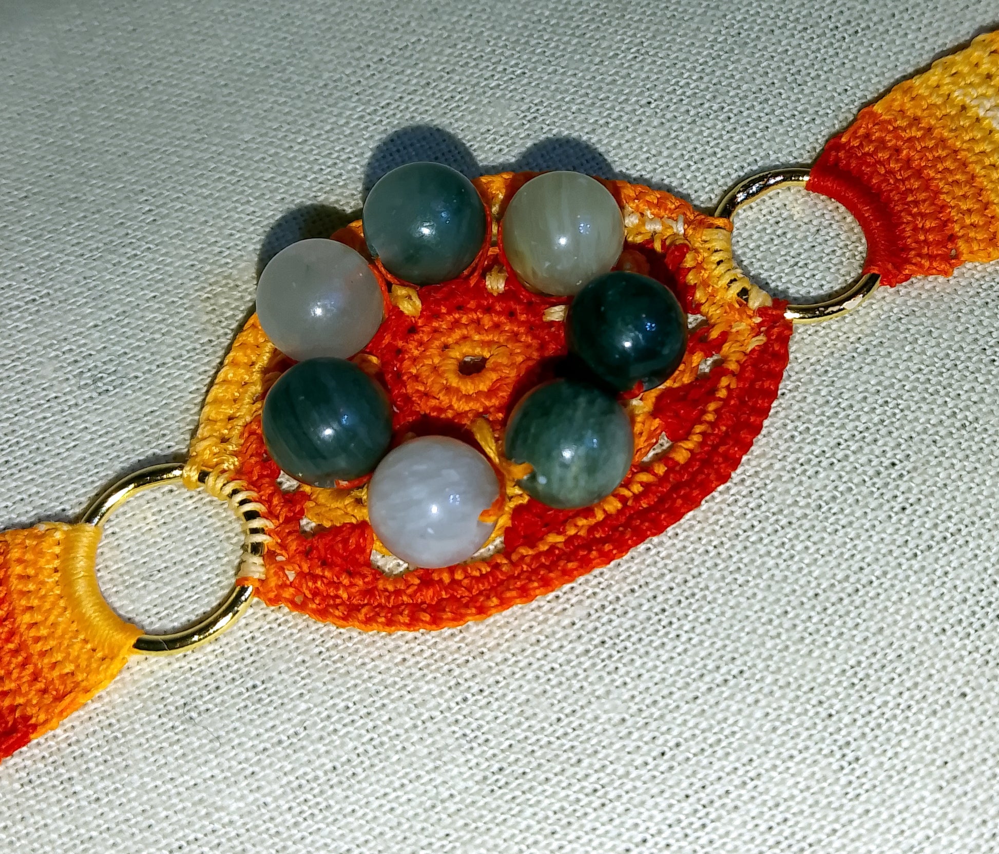 Bracelet Beth dégradé d'orange perles dejade vert gazon fait main France crochet artisanal