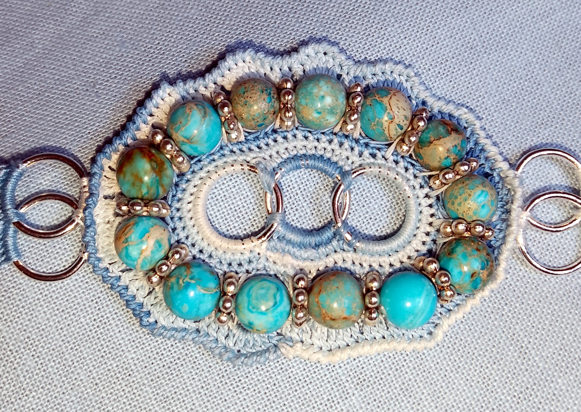 Bracelet bleu Florence fait main FRanceperles de turquoises crochet artisanal