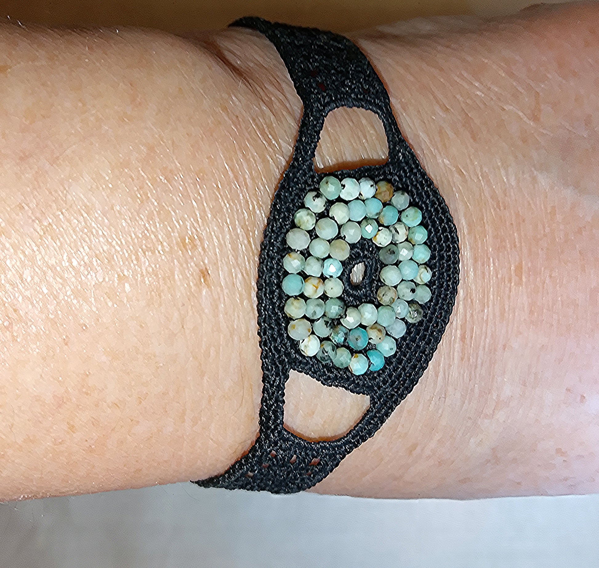 Bracelet Nancy noir perles de turquoises africaines fait main France crochet artisanal