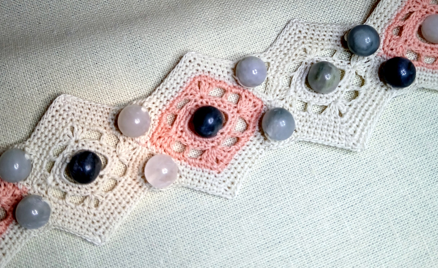 Bracelet Corine beige clair et rose perles de jade vert gazon