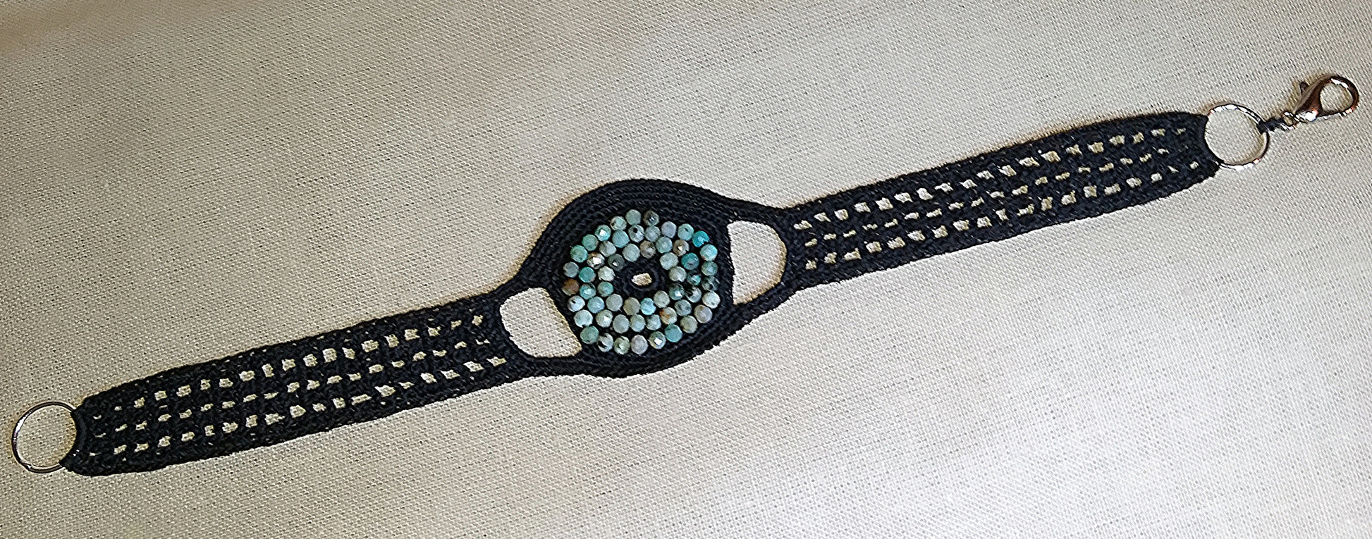 Bracelet Nancy noir perles de turquoises africaines fait main France crochet artisanal