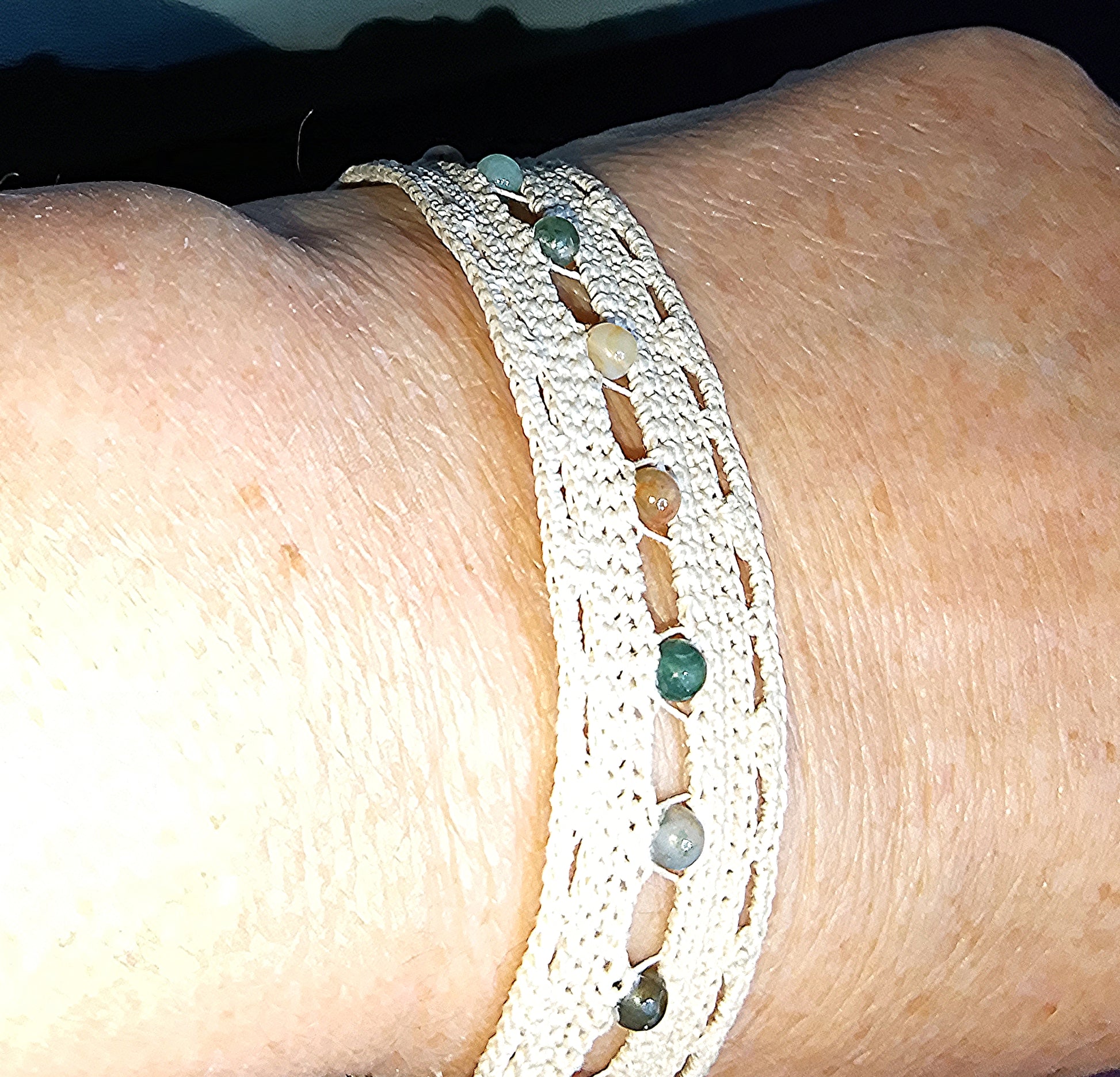 Bracelet beige Poppy perles agates indiennes fait main France crochet artisanal