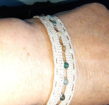 Bracelet beige Poppy perles agates indiennes fait main France crochet artisanal