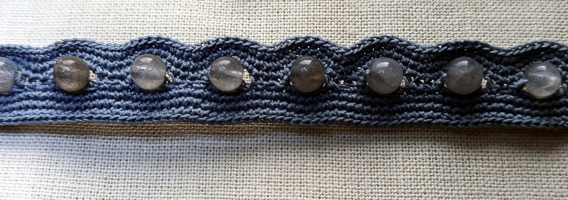 Bracelet gris perles de Labradorite fait main France crochet artsanal