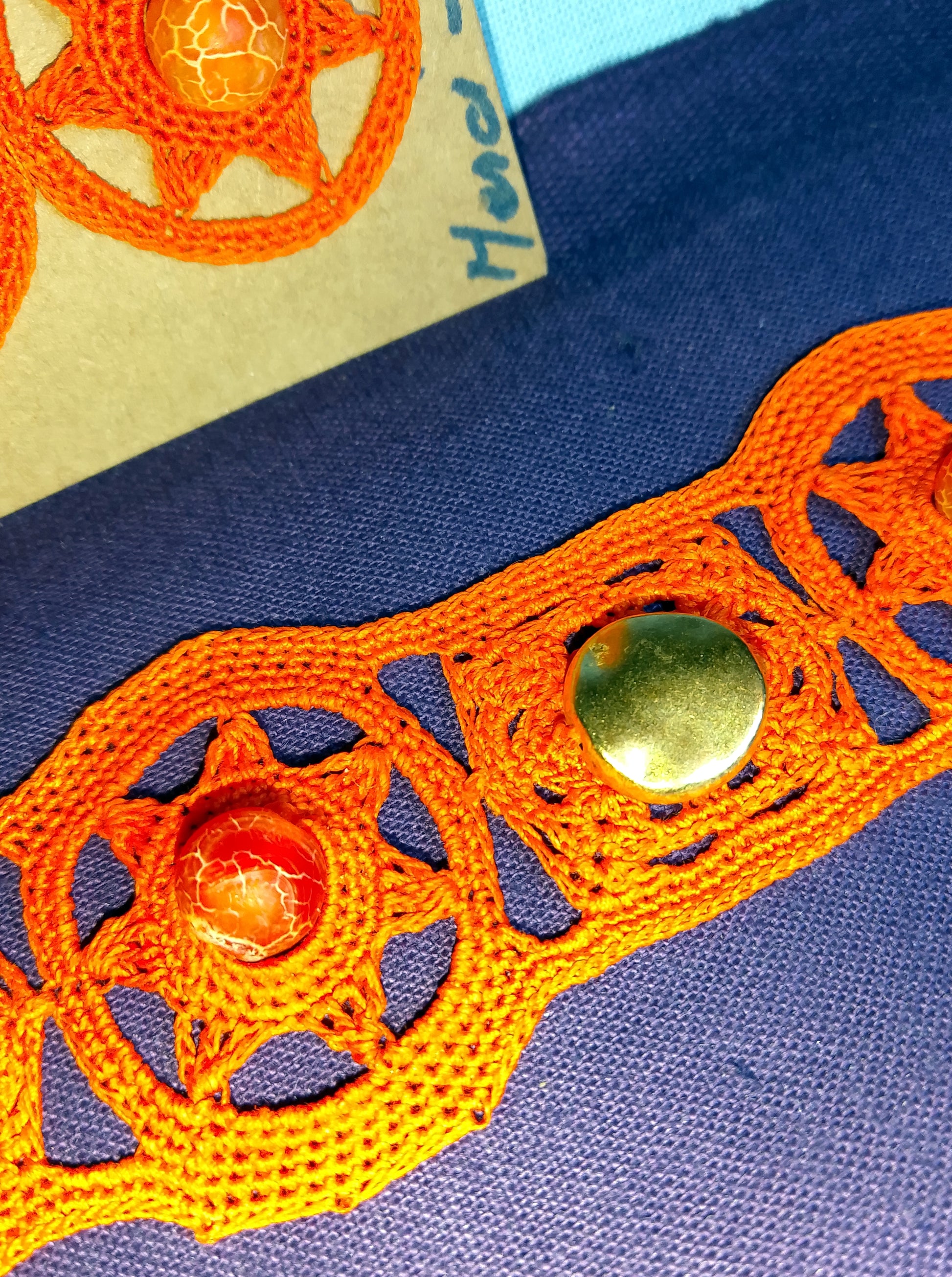 Bracelet orange fait main en France perles de veines de dragon crochet artisanal