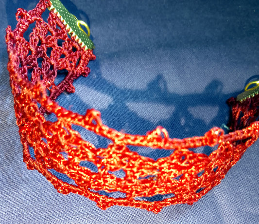 Bracelet rouge en soie fait main France crochet artsanal