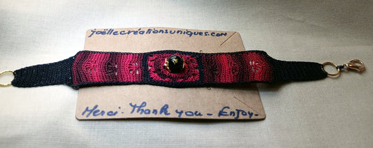 Bracelet dégradé de rouge et noir perles d'Onyx sculpté dragon doré fait main France crochet artsanal