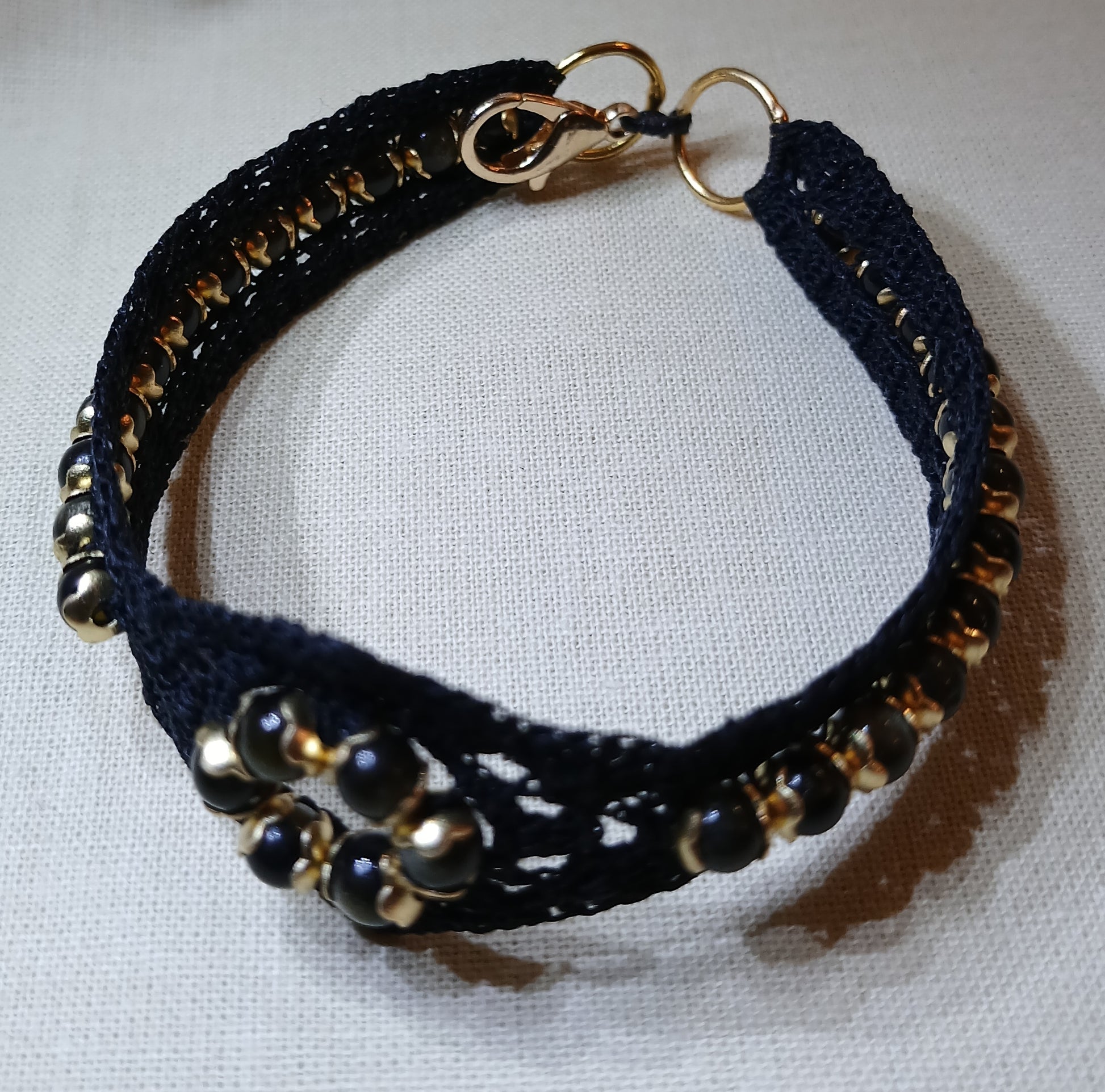 Bracelet noir perles d'Obsidienne dorée fait main France crochet artisanal