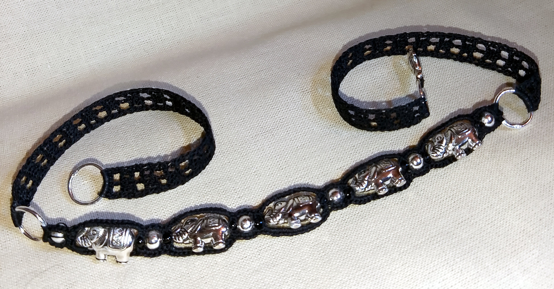 Double bracelet Eva noir perles argentées et éléphants fait main France crochet artisanal