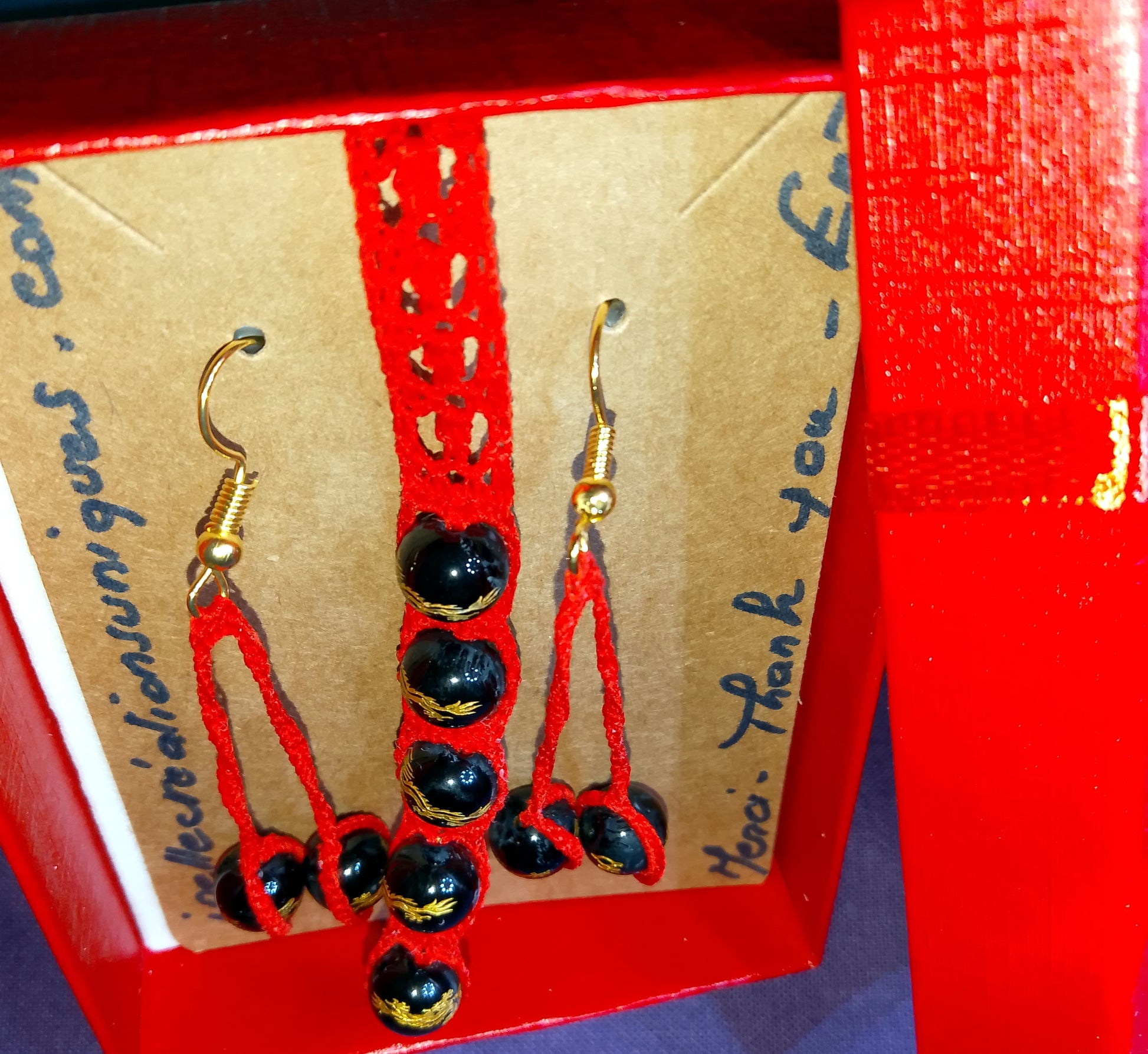 Ensemble Bernadette rouge vermillon perles d'onyx sculptées dragon doré fait main France crochet artisanal