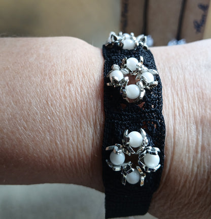 Ensemble Domino – Bracelet & Boucles d'oreilles Noir Perles d'Agate Blanche