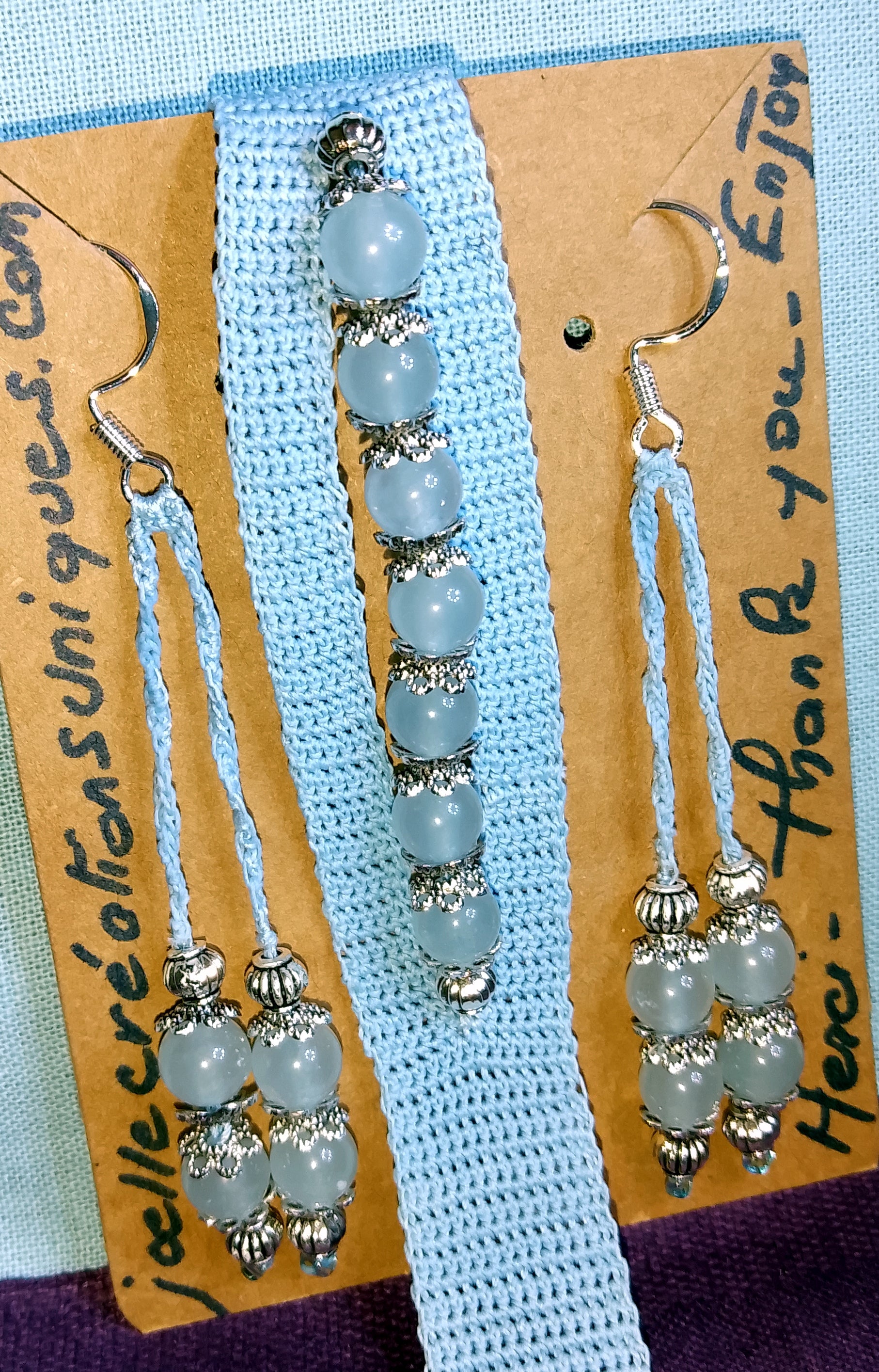 Ensemble bracelet et boucles d'oreilles bleu ciel perles de jade gris bleu fait main en France crochet artisanal