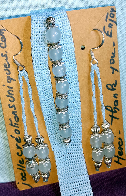 Ensemble bracelet et boucles d'oreilles bleu ciel perles de jade gris bleu fait main en France crochet artisanal
