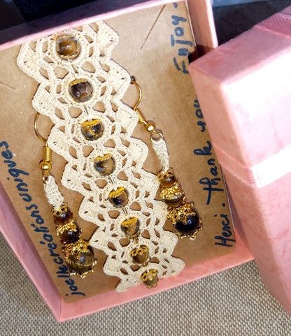 Ensemble bracelet et boucles d'oreilles  beiges faits main perles oeil de tigre, crochet artisanal fait en France