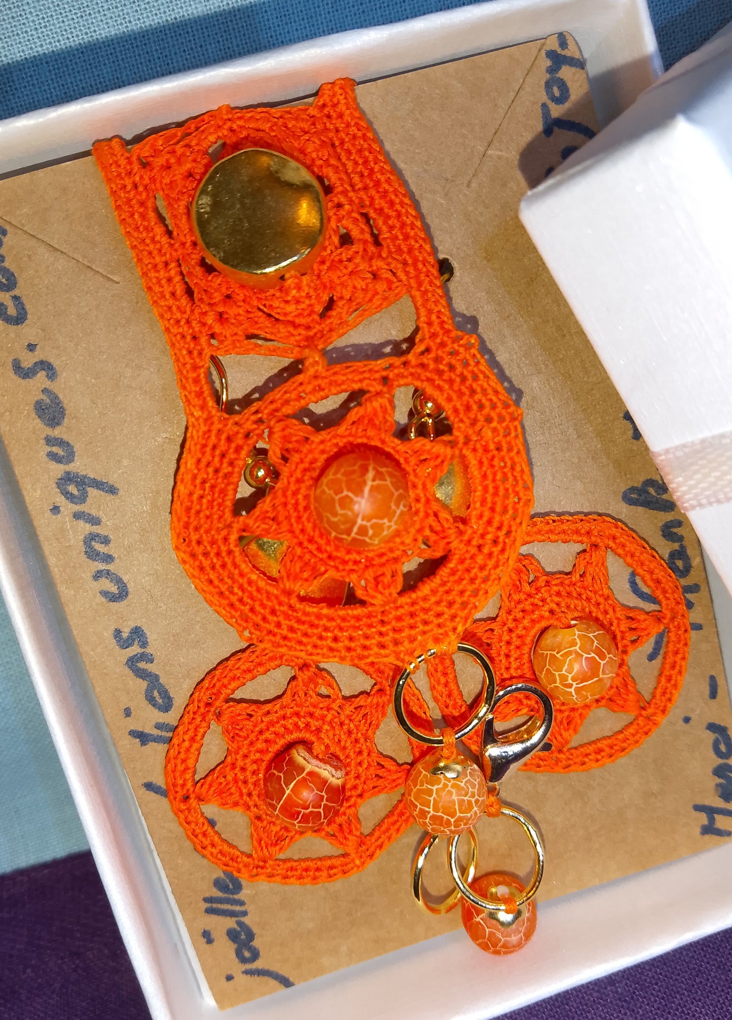 Ensemble bracelet et boucles d'oreilles orange perles veines de dragon fait main en France crochet artisanal