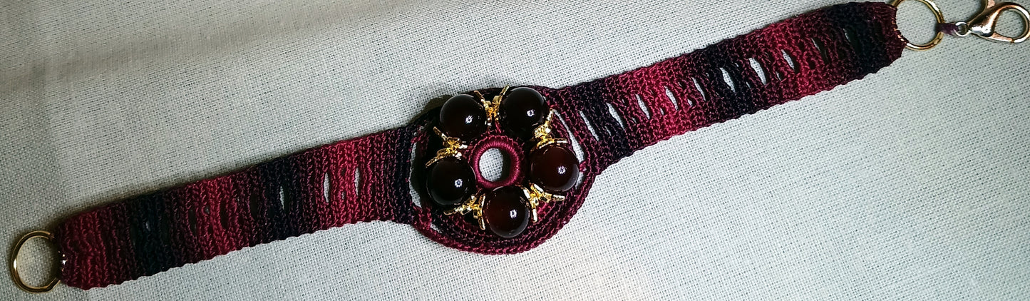 Ensemble bracelet et boucles d'oreilles Roze dégradé de rouge perles de grenat fait main France crochet artisanal