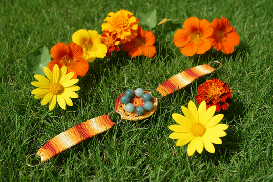 Bracelet Beth dégradé d'orange perles de jade vert gazon - jardin avec soucis et capucines