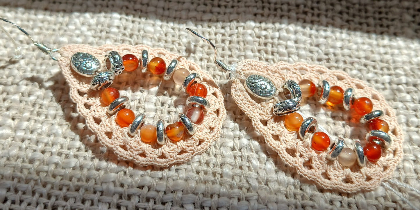 Boucles d'oreilles Crochet Beige Pêche – Perles de Coraline & Argenté