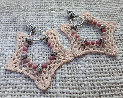 Boucles d'oreilles coton beige & perles de rhodochrosite