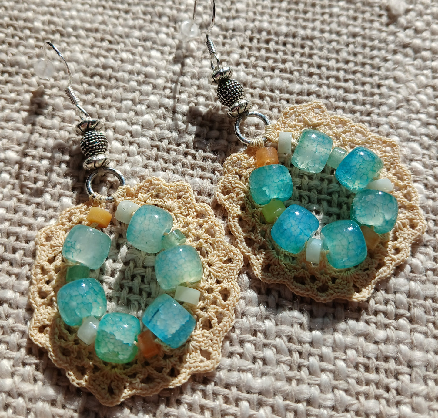Boucles d'oreilles crochet coton beige – Agate veine de dragon & Heishi