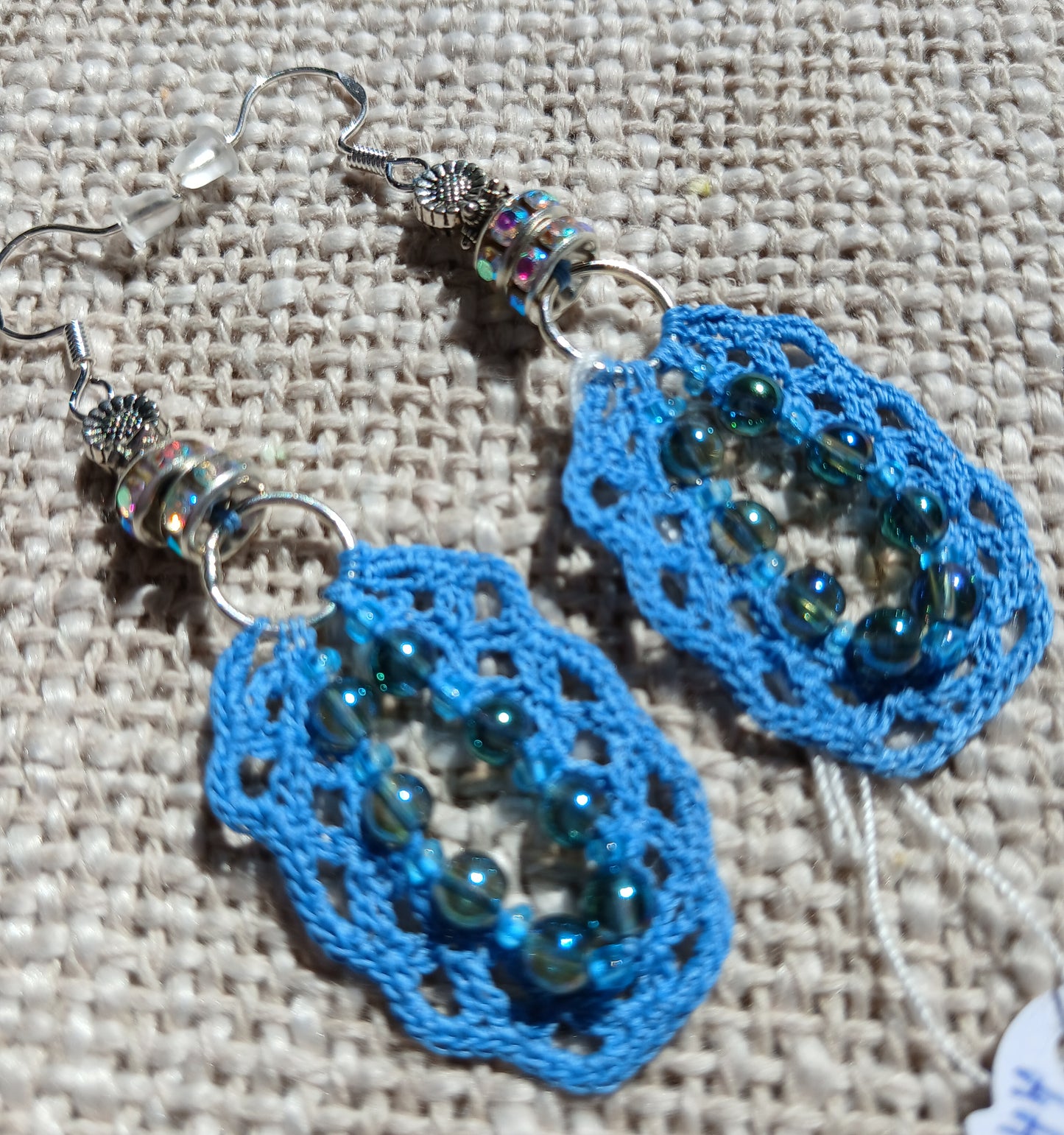 Boucles d'oreilles crochet coton bleu ciel — Aqua Aura & Strass — Argent 925