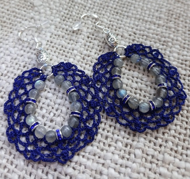 Boucles d'oreilles Labradorite & Strass Bleus – Coton Bleu Foncé & Argent 925