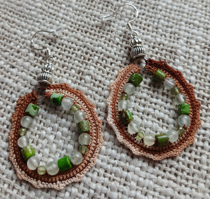 Boucles d'oreilles crochet coton dégradé marron & beige, Jaspe impérial, Péridot & Préhnite