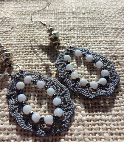 Boucles d'oreilles Crochet Gris Ardoise – Perles de Calcédoine & Argent 925