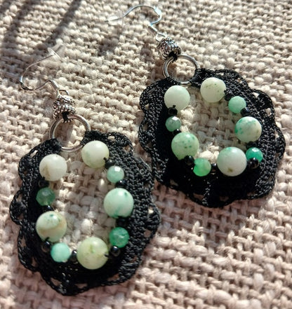 Boucles d'oreilles coton noir, jaspe kiwi & émeraude facettée