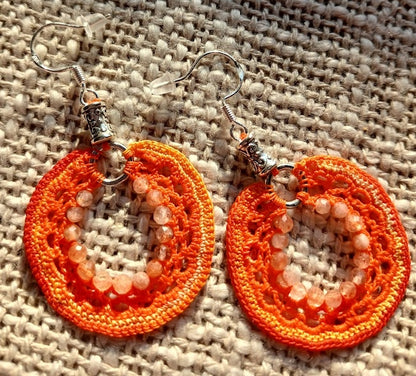 Boucles d'oreilles coton orange dégradé & perles de pierre de soleil