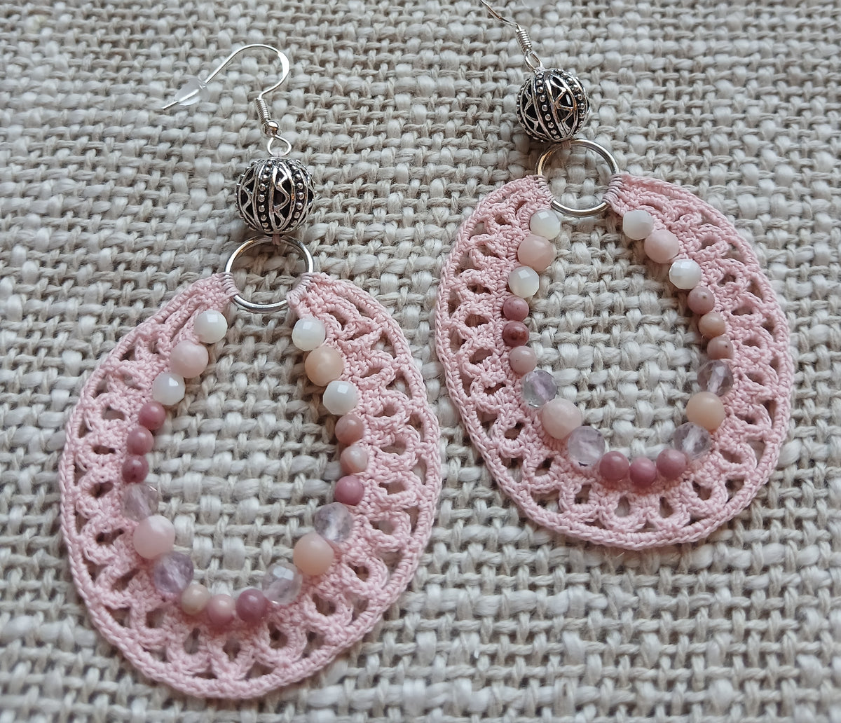 Boucles d'oreilles Rhodochrosite, Opale rose & Nacre · Coton rose pâle