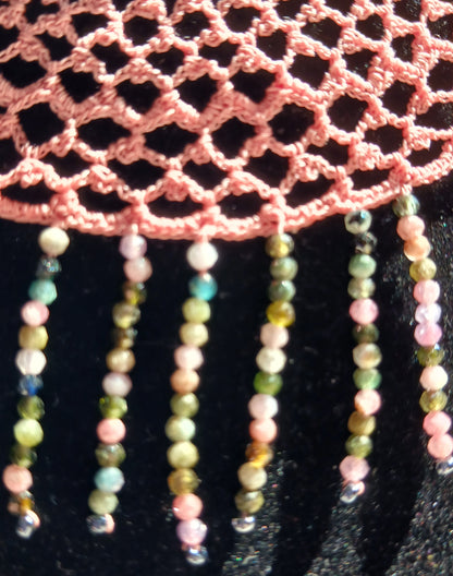 Collier ras de cou crochet coton rose – Tourmaline multicolore