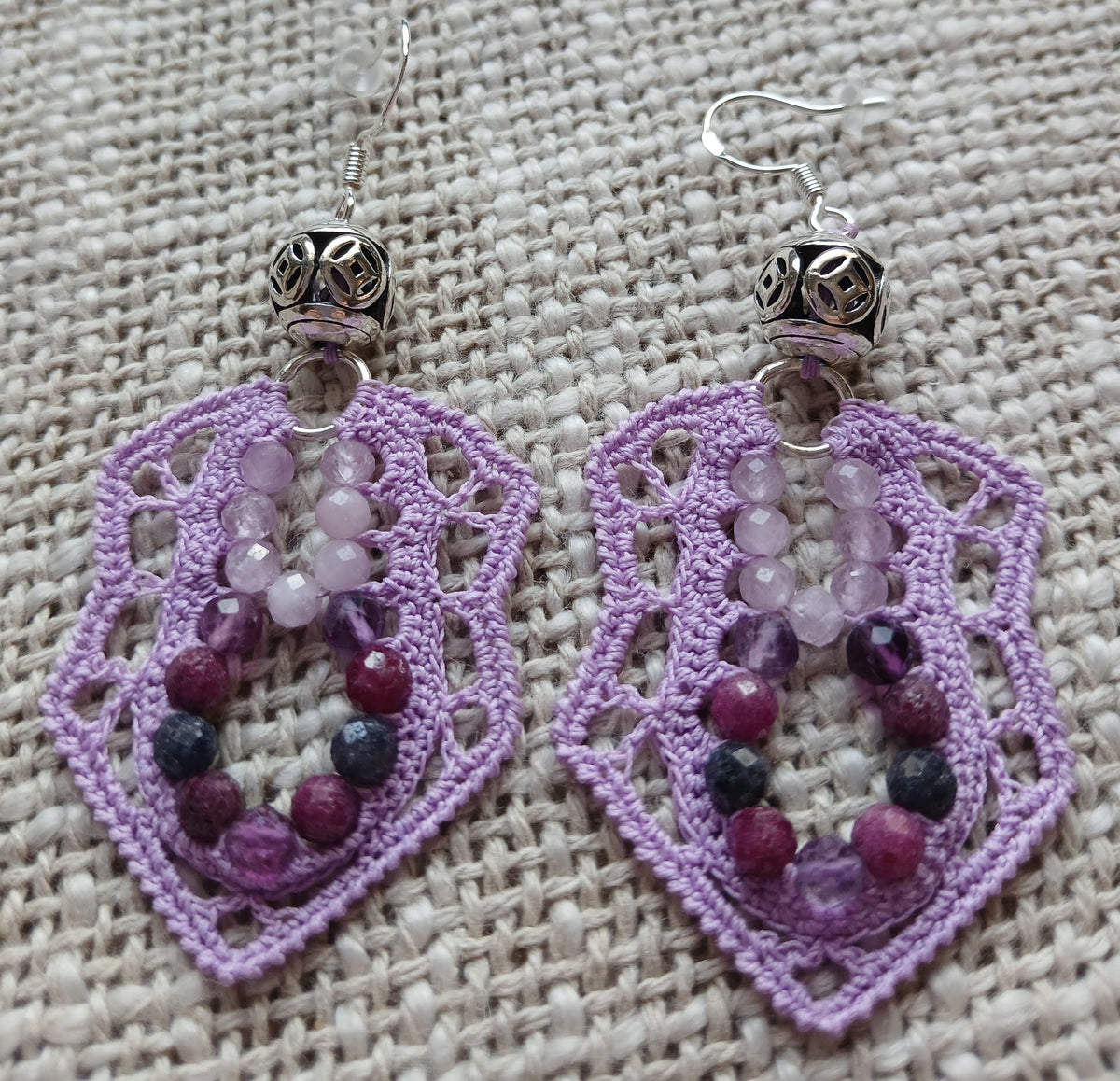 Boucles d'oreilles Kunzite, Saphir, Fluorine & Rubis