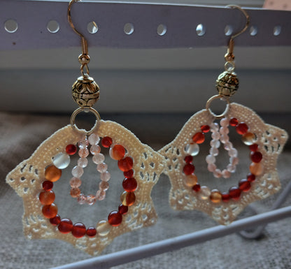 Boucles d'oreilles crochet Cornaline & Pierre de Soleil — Beige doré