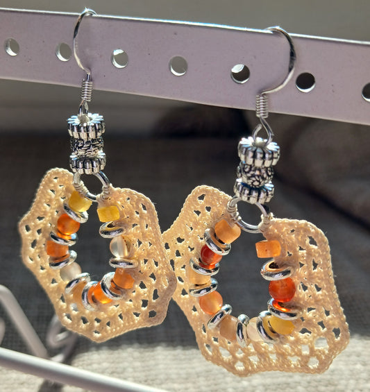 Boucles d'oreilles crochet coton beige – Cornaline multicolore & Heishi
