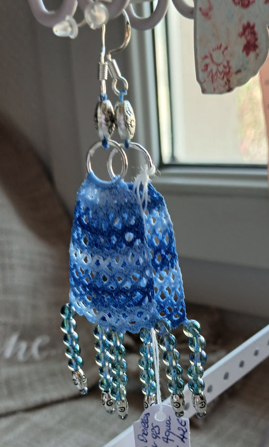 Boucles d'oreilles pendantes — Crochet bleu dégradé & perles aqua aura