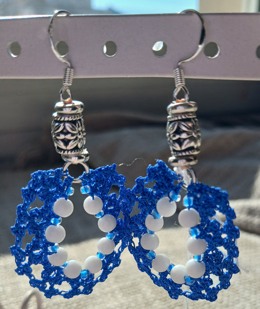 Boucles d'oreilles crochet coton bleu roi — Agate blanche — Argent 925