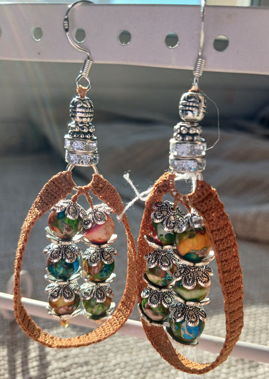 Boucles d'oreilles Crochet Brun Doré – Perles de Jaspe Sea Sediment, Strass & Argent 925