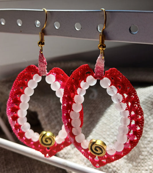 Boucles d'oreilles crochet coton dégradé rouge — Quartz rose — Doré