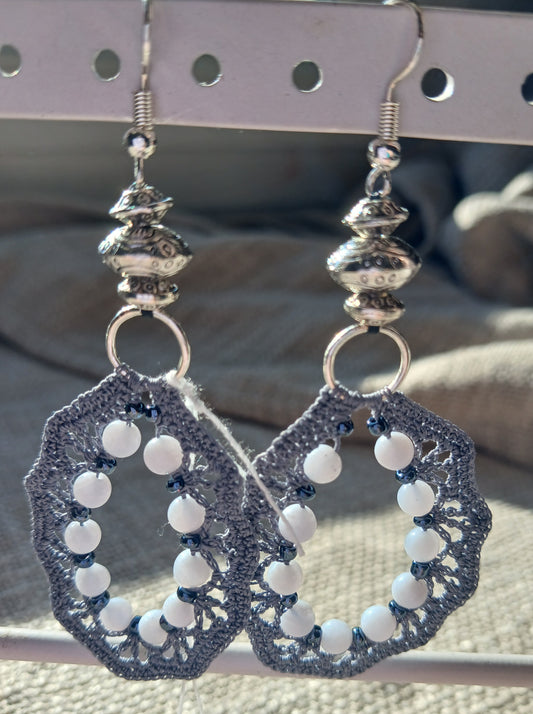 Boucles d'oreilles Crochet Gris Ardoise – Perles de Calcédoine & Argent 925