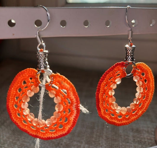 Boucles d'oreilles coton orange dégradé & perles de pierre de soleil