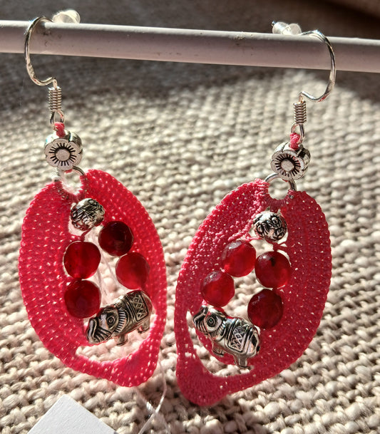 Boucles d'oreilles Crochet Rose – Perles de Rubis Facettées & Éléphant Argenté