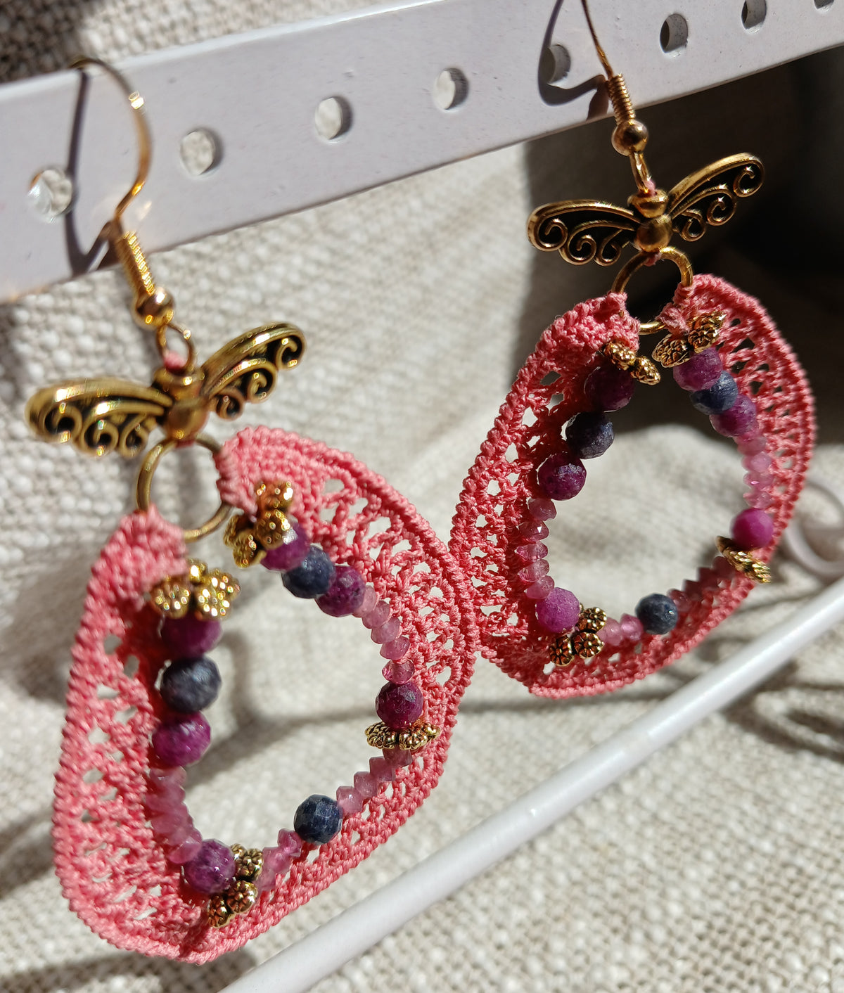 Boucles d'oreilles Saphir, Rubis & Tourmaline rose facettées