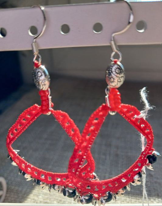 Boucles d'oreilles crochet coton rouge vermillon – Œil de faucon & Argent 925