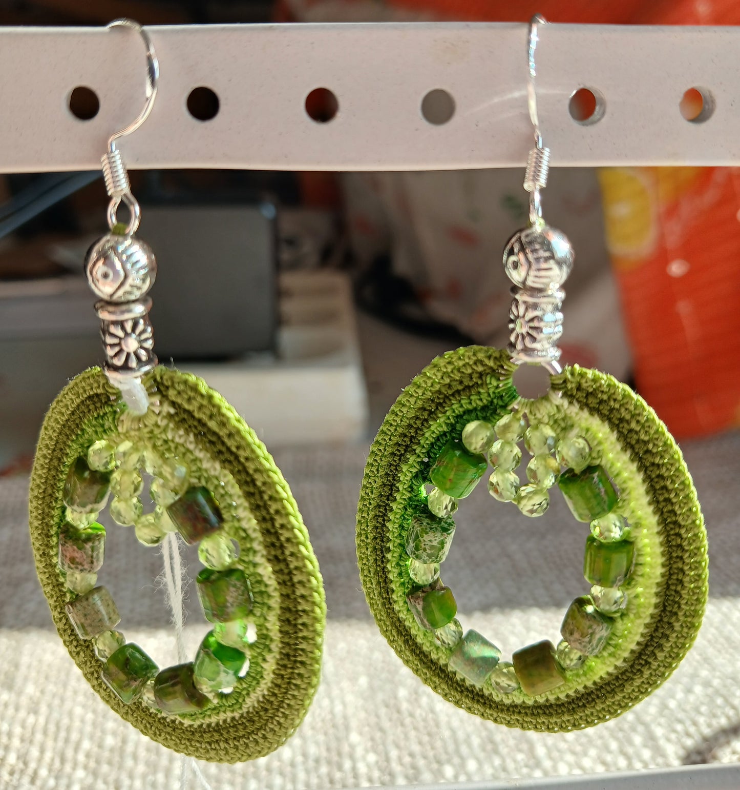 Boucles d'oreilles crochet coton dégradé de verts – Jaspe impérial chauffé & Péridot facetté & Argent sterling